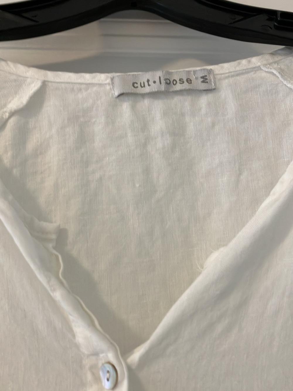 cut loose White Button-Front Lightweight linen V-Neck Shirt - Picture 2 of 6